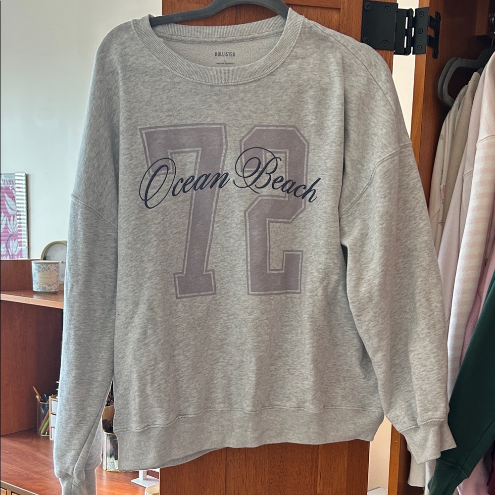 Hollister Light Gray Crew Neck